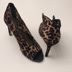 Jessica Simpson leopard print heals. Size 10